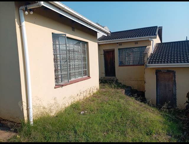 4 BEDROOM HOUSE FOR SALE IN UMLAZI H
